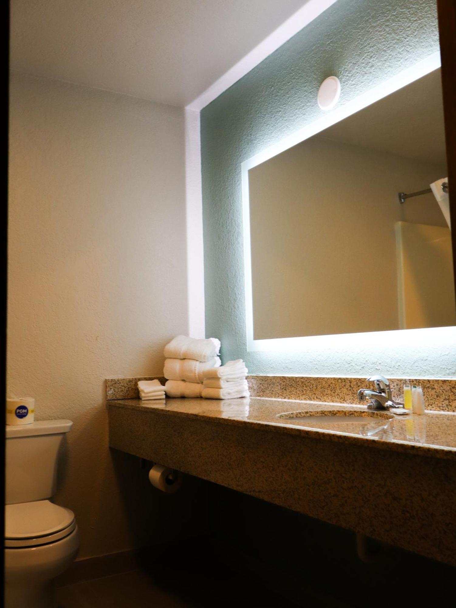 Travelodge By Wyndham Rapid City - Black Hills Exterior photo